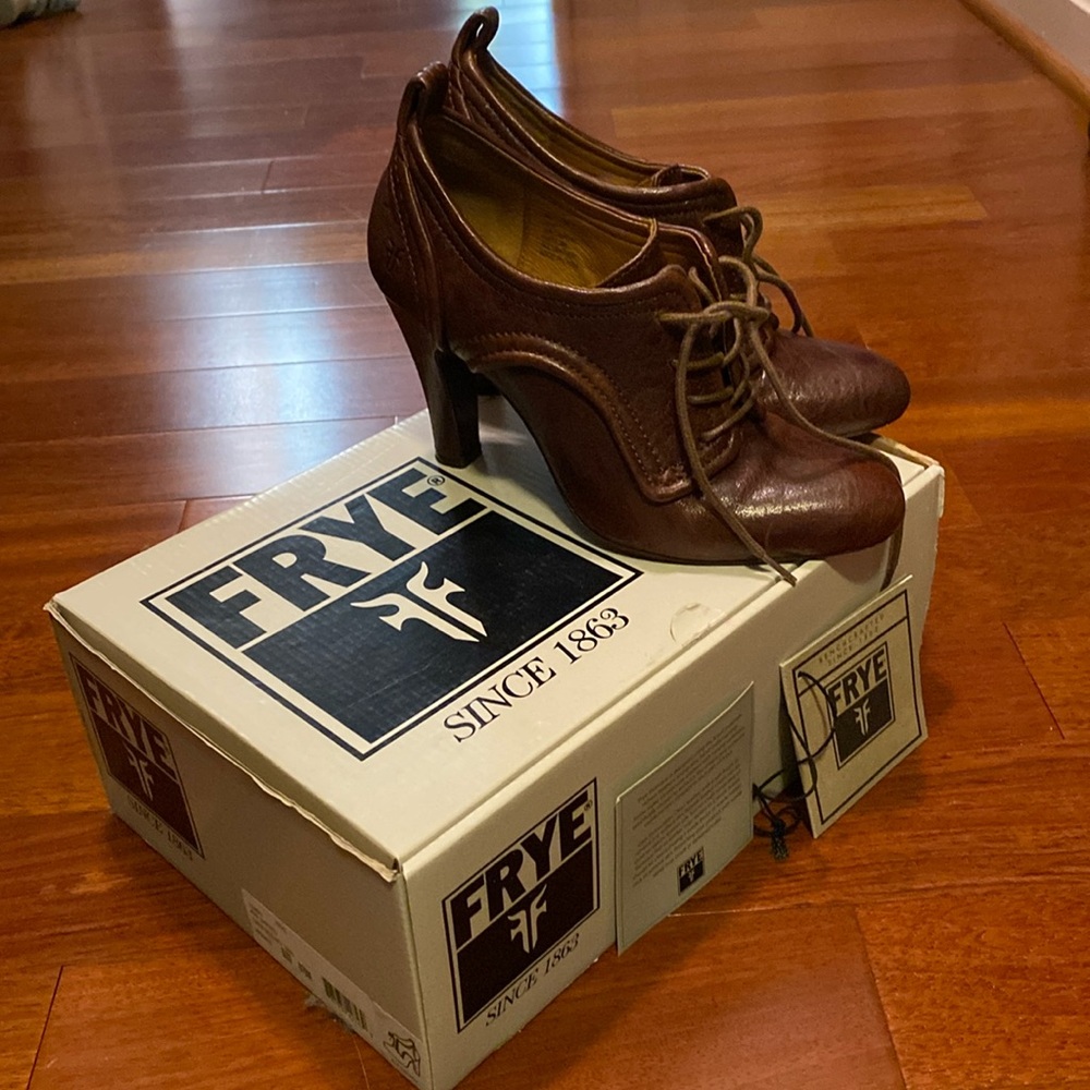 FRYE Ava Leather Oxford